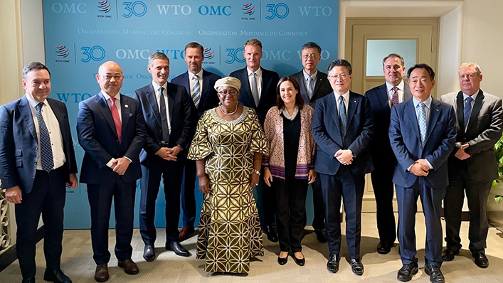 DG Okonjo-Iweala discusses trade trends with shipping industry leaders at Public Forum