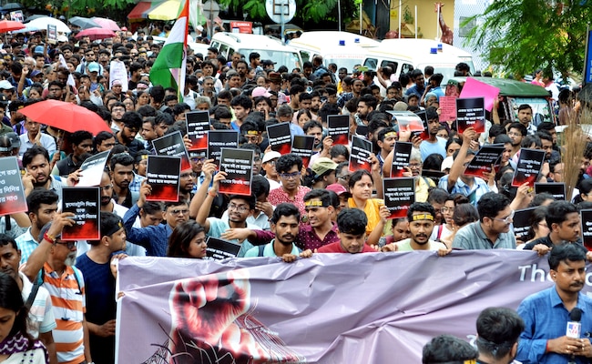 Protesting Doctors Write To President, PM Amid Mamata Banerjee Stalemate